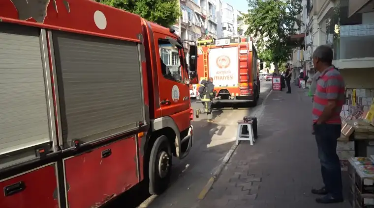 Antalya'da İtfaiye Ekipleri Dar Sokaklarda Zorluk Yaşadı