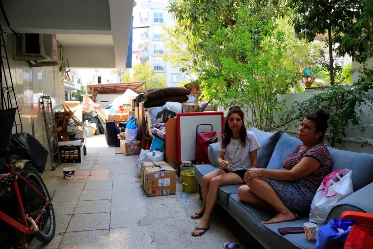 İmzaladıkları tahliye taahhütnamesi sonrası sokakta kaldılar! "Kimse tarihsiz taahhüt imzalamasın"