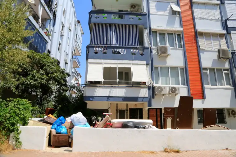 İmzaladıkları tahliye taahhütnamesi sonrası sokakta kaldılar! "Kimse tarihsiz taahhüt imzalamasın"