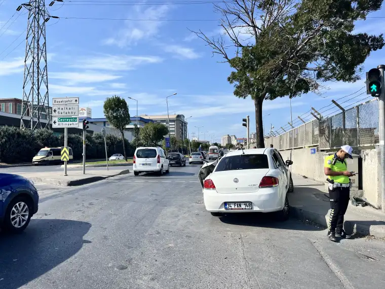 Başakşehir Trafik Kazasında 6 Aylık Hamile Kadın Yaralandı