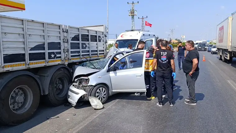 Manavgat’ta K*rkunç K*za! Tıra Çarpan Otomobilde Genç Kız Hayatını Kaybetti