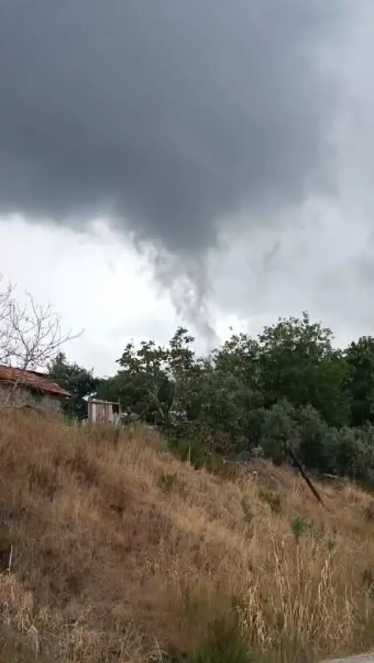 Kumluca'da Oluşan Hortum Kısa Süreli Paniğe Yol Açtı