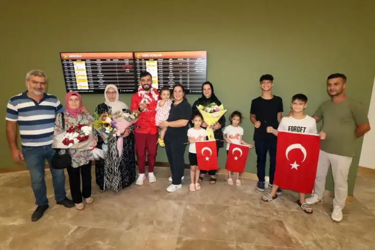 Milli para tekvandocu Fatih Çelik Adana'ya Gümüş Madalyayla Döndü!