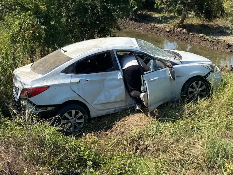 Serik'te Otomobiller Kafa Kafaya Çarpıştı: 5 Kişi Yaralandı