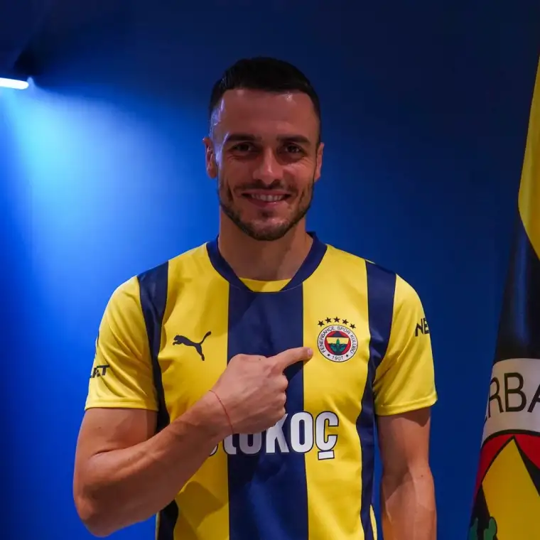 Fenerbahçe'nin 5'inci Sırp Futbolcusu Filip Kostic Kadroya Katıldı