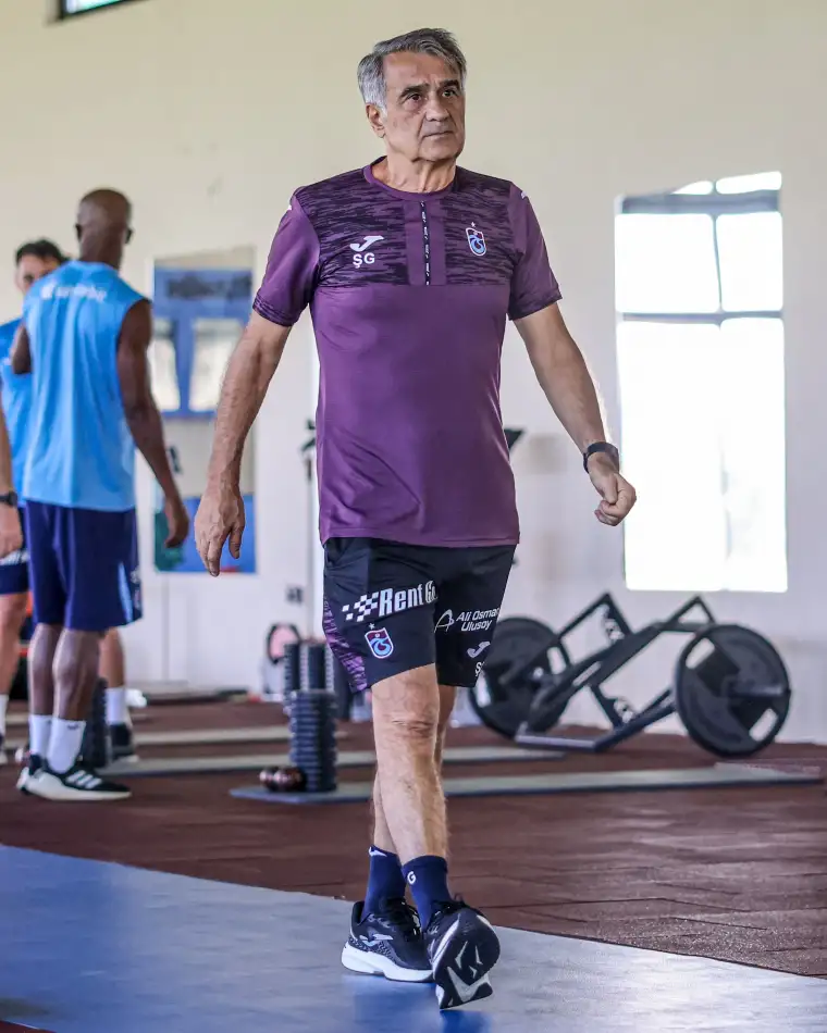 Şenol Güneş Trabzonspor'a İmzayı Attı: Hedeflerini Açıkladı