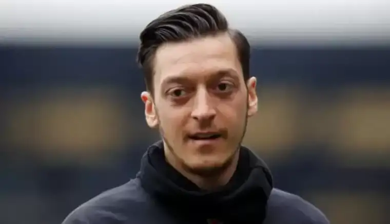 Mesut Özil Ümraniyespor'a İmzayı Attı