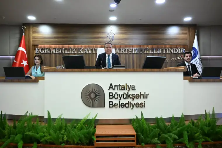 Büyükşehir 21 Araçlık Yangın Filosu Alıyor! "Antalya'nın Ciğeri Yanmasın"