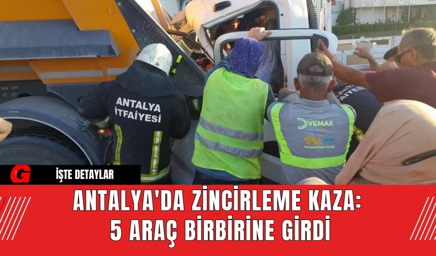 Antalya'da Zincirleme Kaza: 5 Araç Birbirine Girdi Sıkışan Yaralılar İtfaiye Tarafından Kurtarıldı