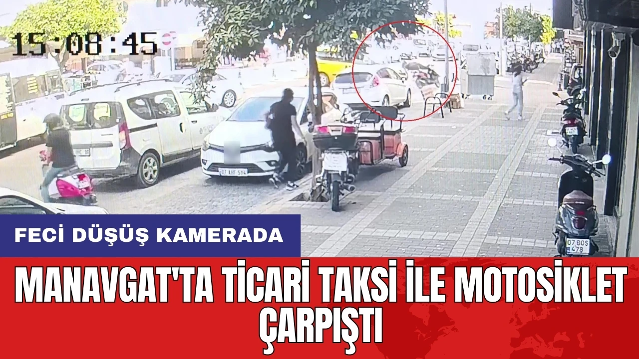 Manavgat'ta ticari taksi ile motosiklet çarpıştı: Feci düşüş kamerada