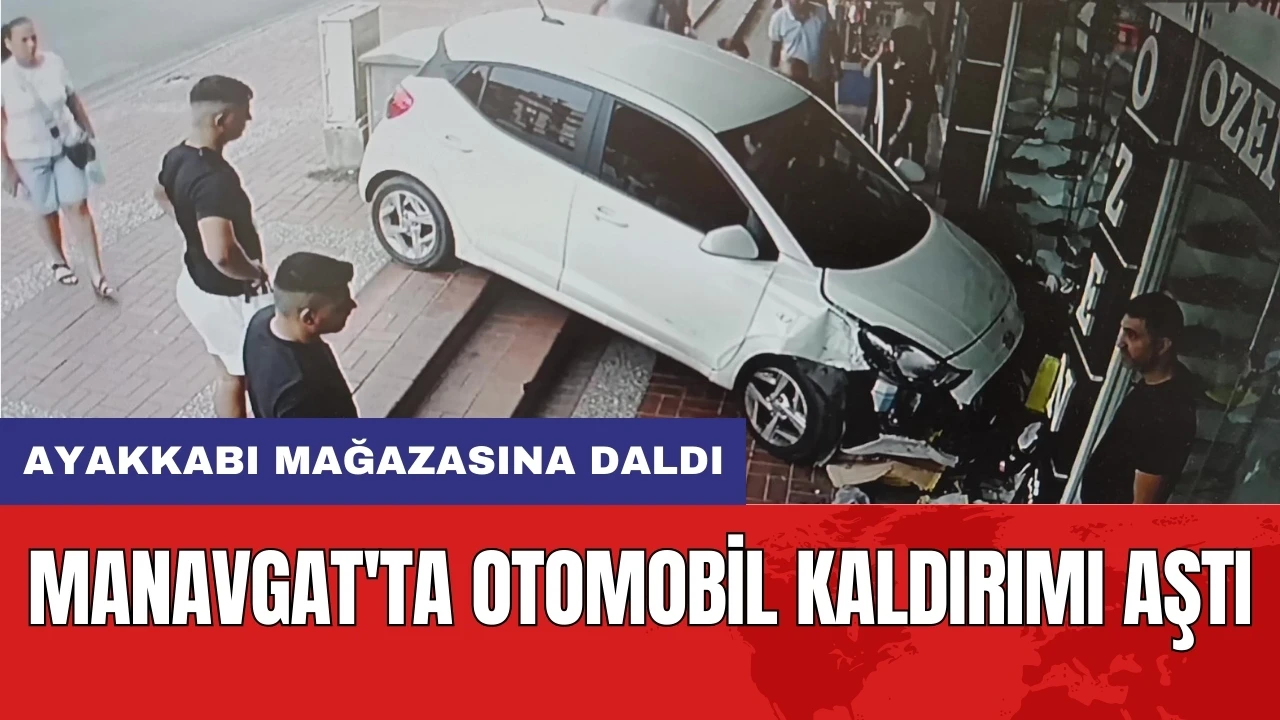 Manavgat'ta otomobil kaldırımı aştı: Ayakkabı mağazasına daldı