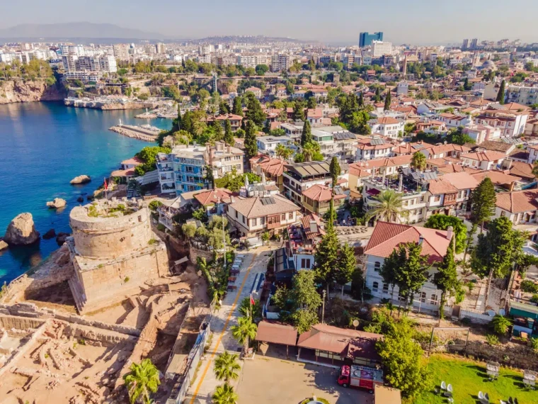 Antalya ve Çevresinde Az Bulutlu ve Açık Bir Gün Bekleniyor